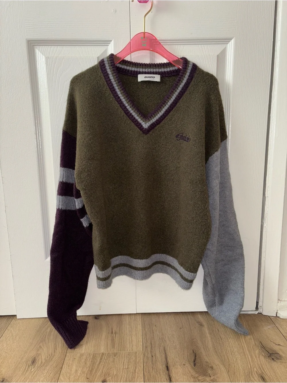 Danielle Guizio Varsity V-neck jumper - Picture 3 of 6